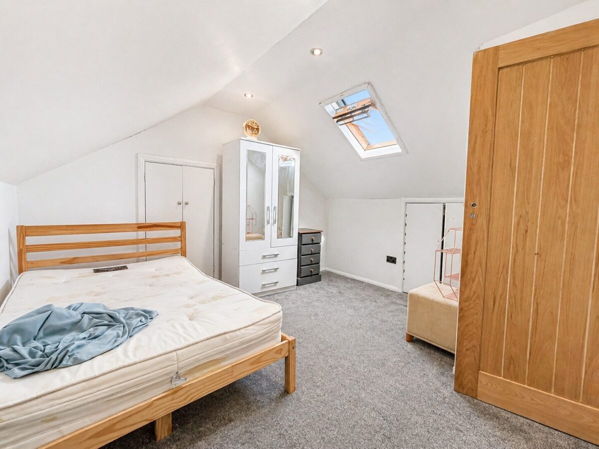 4 Bed Terraced, High Wycombe, Buckinghamshire, HP11 2RD