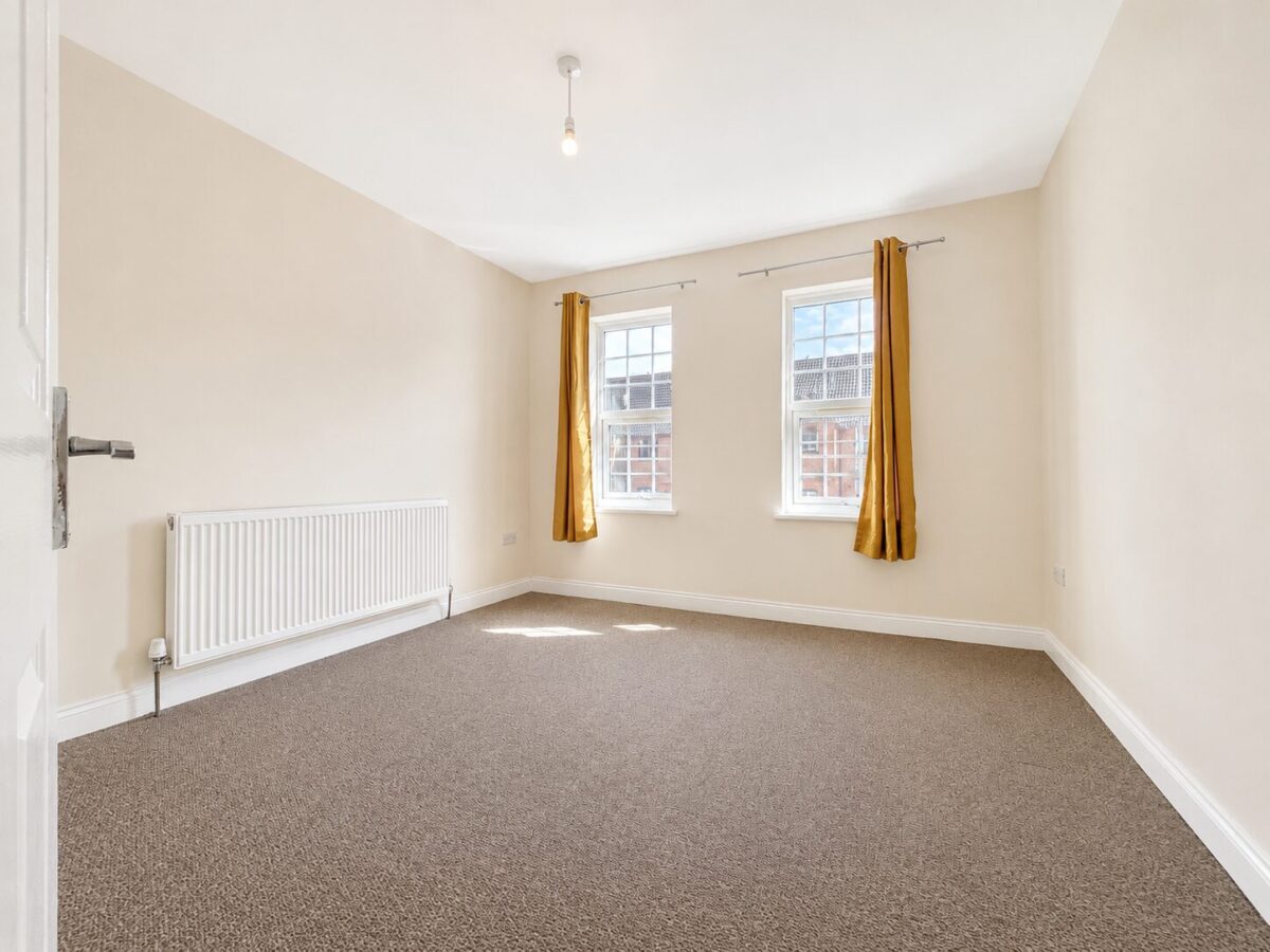 3/4 Bed Semi Detached, Abercromby Ave, High Wycombe, HP12 3AX