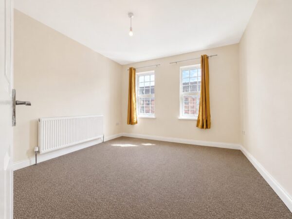 3/4 Bed Semi Detached, Abercromby Ave, High Wycombe, HP12 3AX