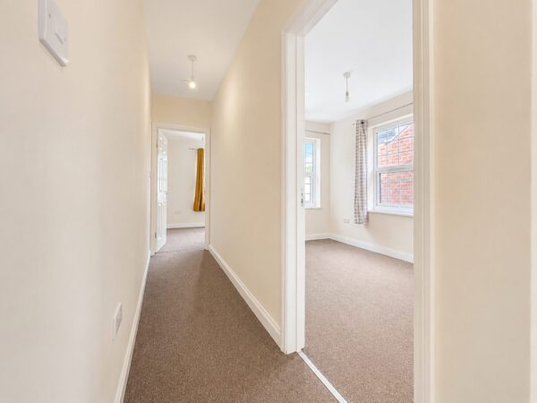 3/4 Bed Semi Detached, Abercromby Ave, High Wycombe, HP12 3AX