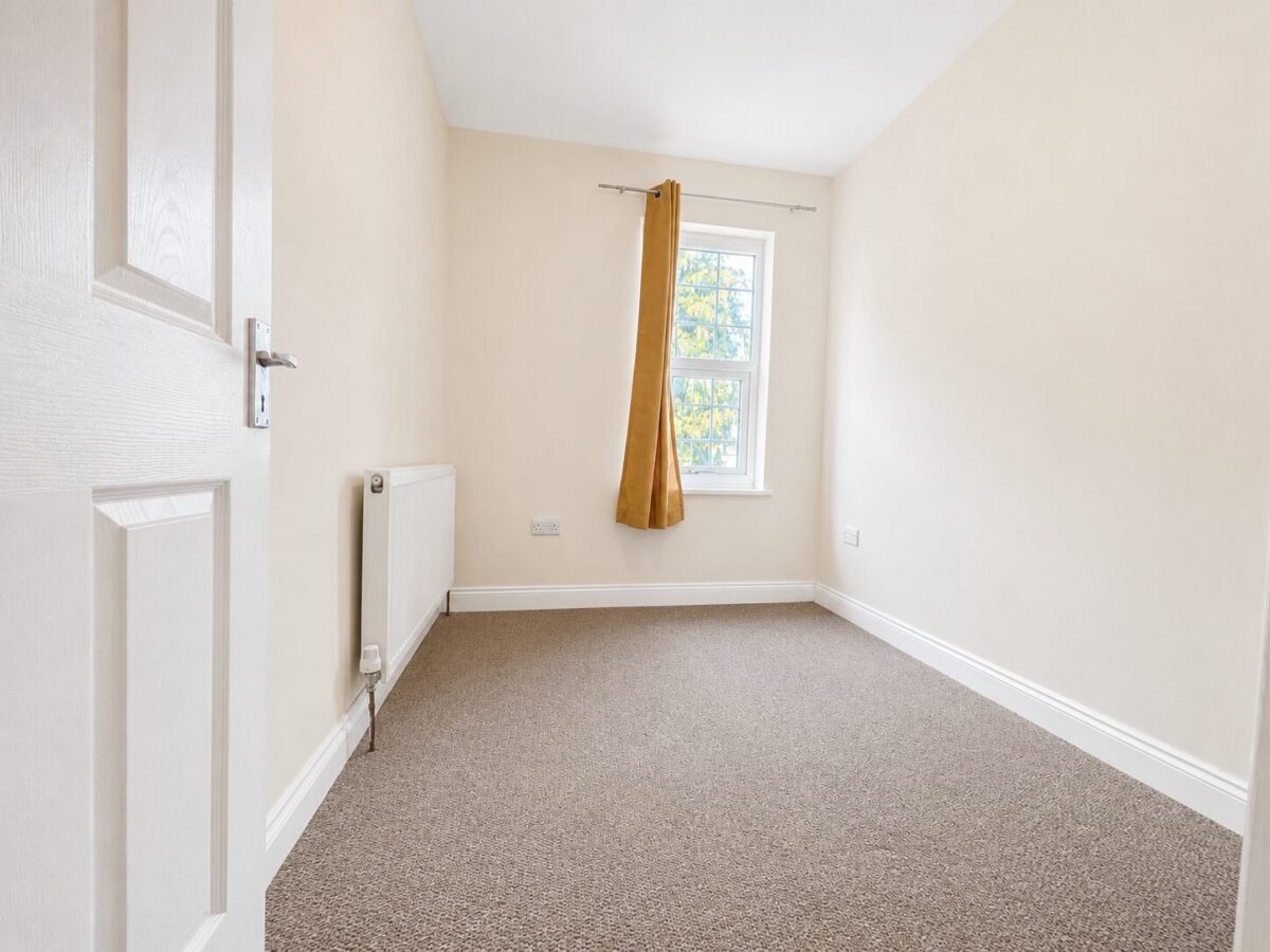 3/4 Bed Semi Detached, Abercromby Ave, High Wycombe, HP12 3AX