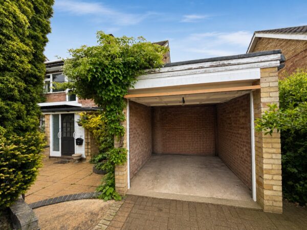 4 Bed Detached, Carver Hill Road, High Wycombe, HP11 2UQ