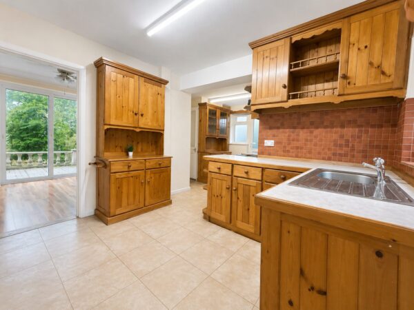 4 Bed Detached, Carver Hill Road, High Wycombe, HP11 2UQ