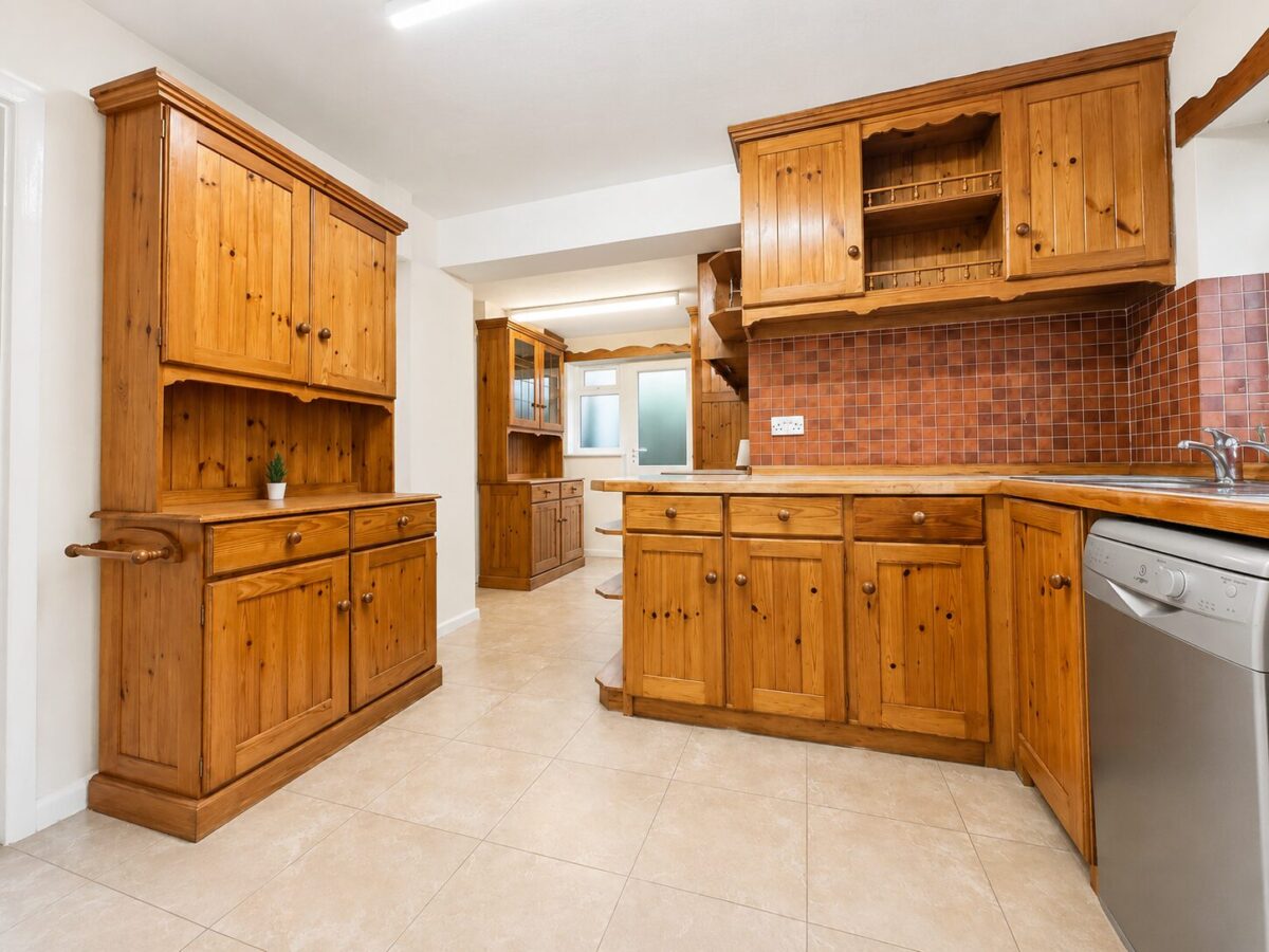 4 Bed Detached, Carver Hill Road, High Wycombe, HP11 2UQ