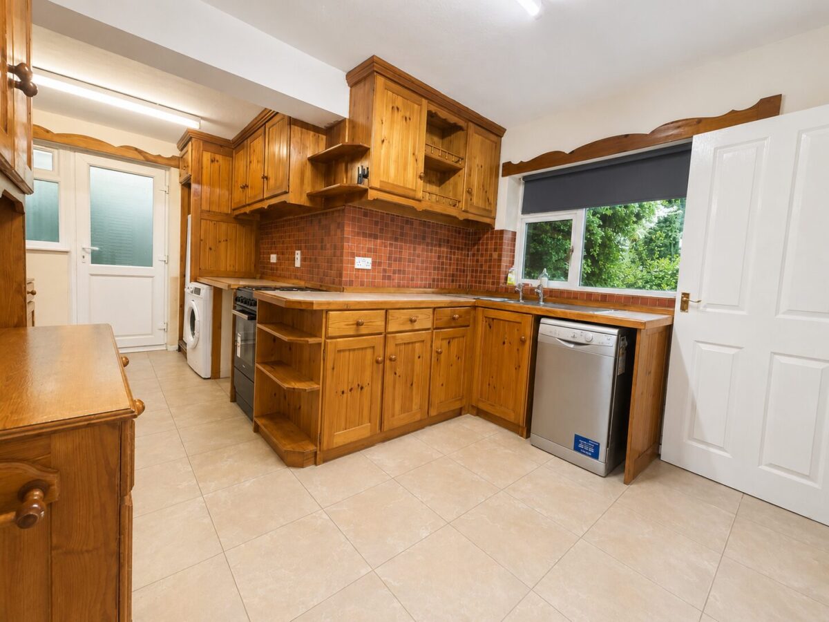4 Bed Detached, Carver Hill Road, High Wycombe, HP11 2UQ
