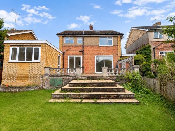 4 Bed Detached, Carver Hill Road, High Wycombe, HP11 2UQ