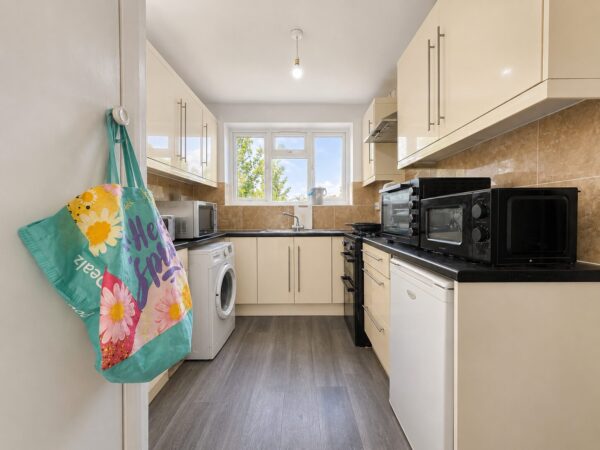 3 Bed Semi-Detached, Healey Avenue, High Wycombe, HP13 7JR