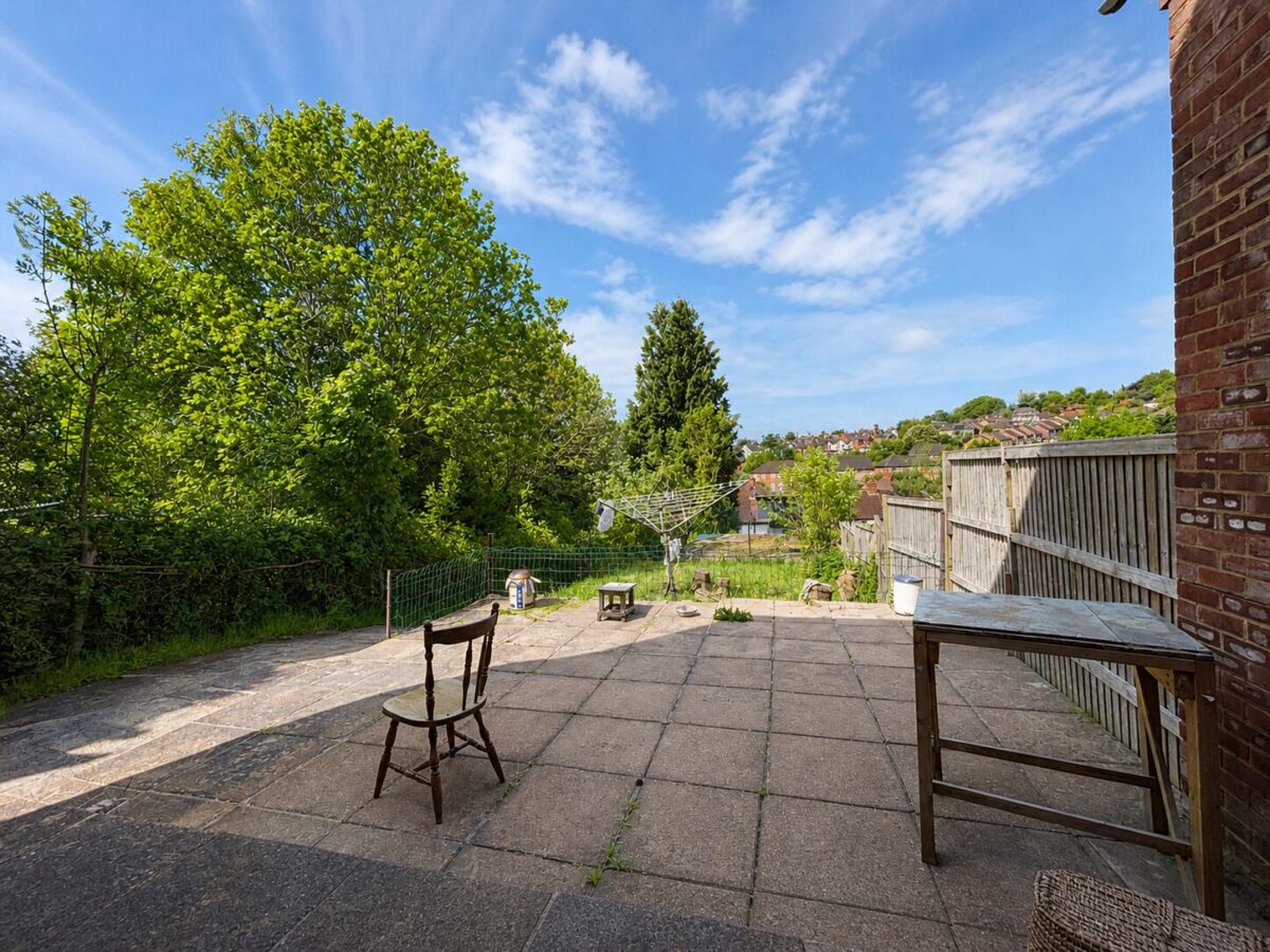3 Bed Semi-Detached, Healey Avenue, High Wycombe, HP13 7JR