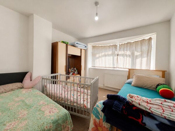 3 Bed Semi-Detached, Healey Avenue, High Wycombe, HP13 7JR