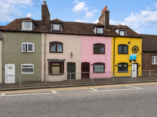 2 Bed Cottage, West Wycombe Rd, High Wycombe, HP12 3AB