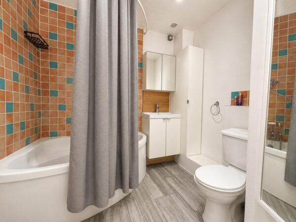 2 Bed Cottage, West Wycombe Rd, High Wycombe, HP12 3AB