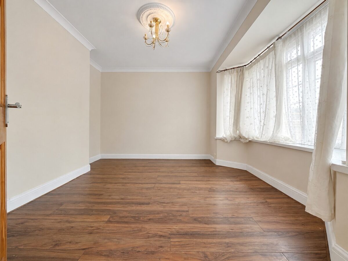 3/4 Bedroom Semi Detached, Whitelands Road, High Wycombe, HP12 3EL