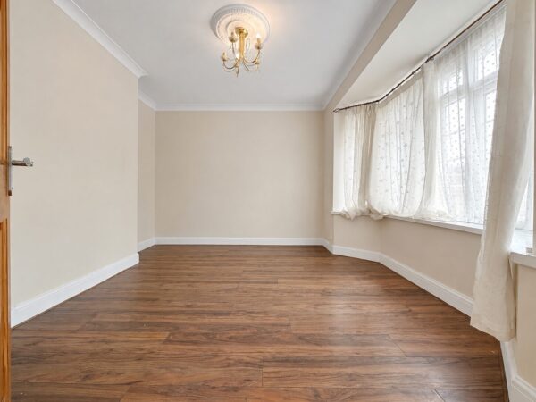 3/4 Bedroom Semi Detached, Whitelands Road, High Wycombe, HP12 3EL