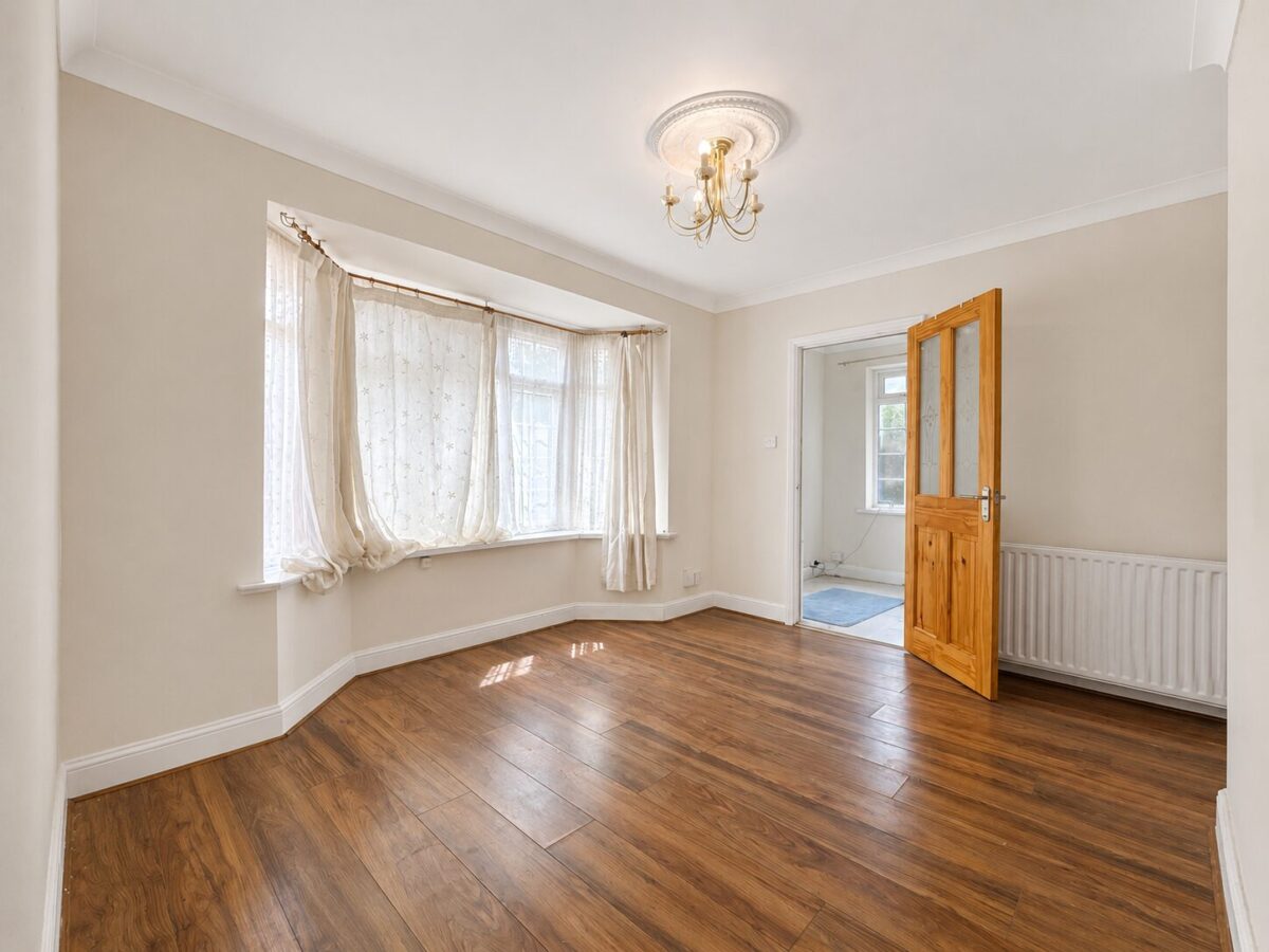 3/4 Bedroom Semi Detached, Whitelands Road, High Wycombe, HP12 3EL