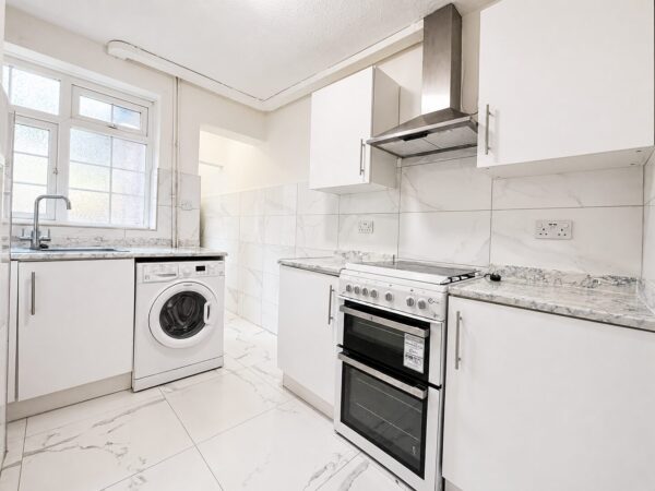3/4 Bedroom Semi Detached, Whitelands Road, High Wycombe, HP12 3EL