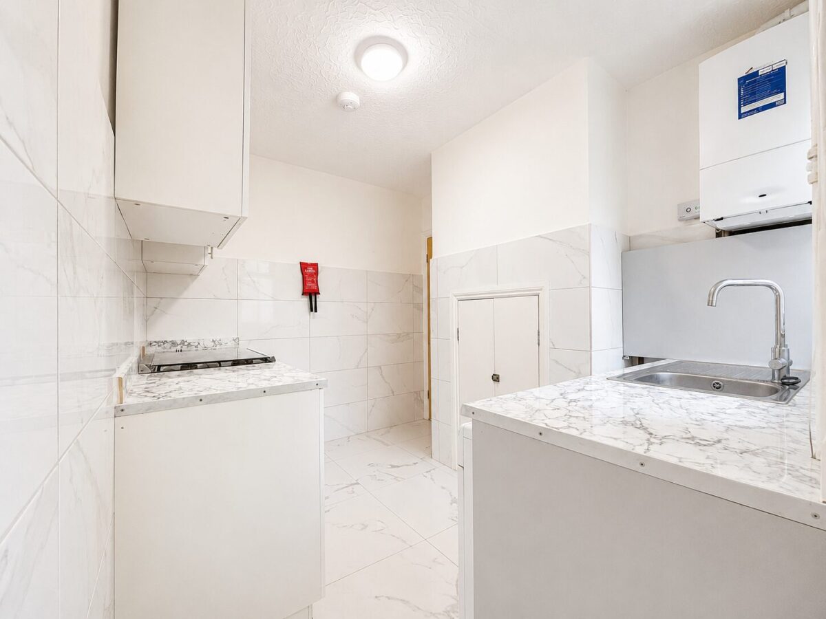 3/4 Bedroom Semi Detached, Whitelands Road, High Wycombe, HP12 3EL