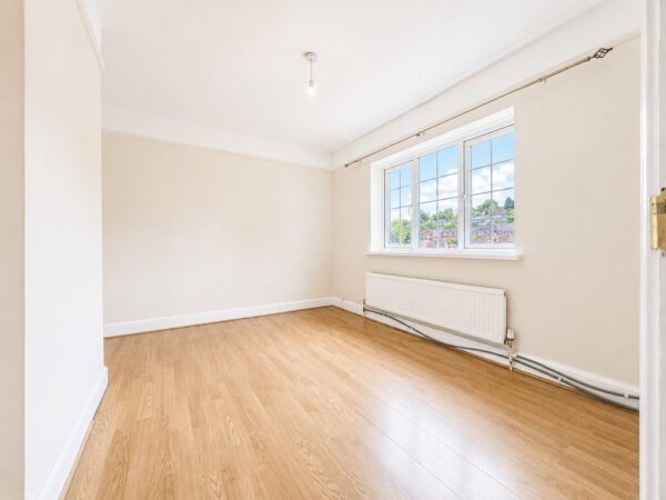 3/4 Bedroom Semi Detached, Whitelands Road, High Wycombe, HP12 3EL