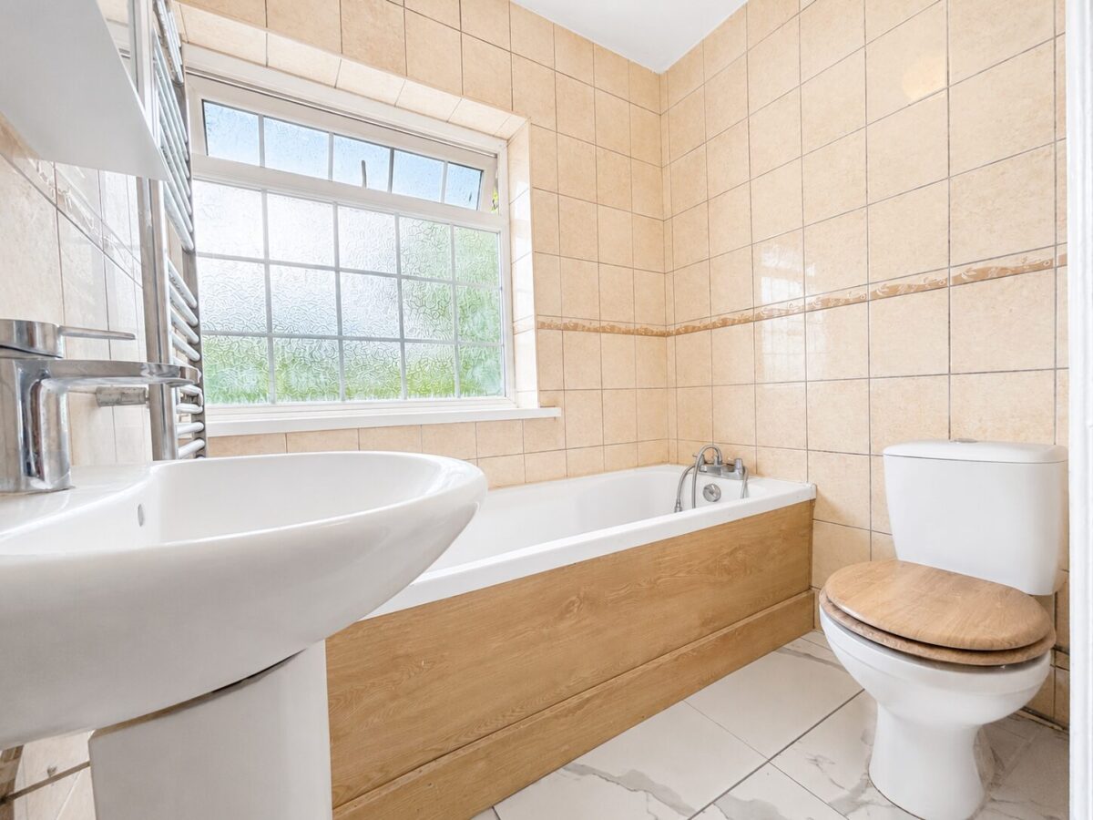3/4 Bedroom Semi Detached, Whitelands Road, High Wycombe, HP12 3EL