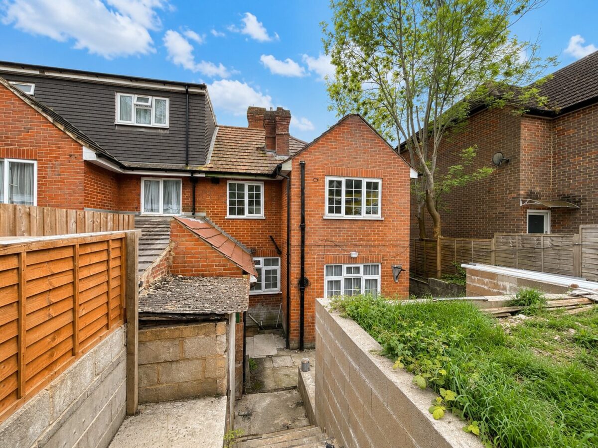 3/4 Bedroom Semi Detached, Whitelands Road, High Wycombe, HP12 3EL