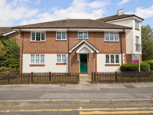 2 Bed Apartment, Gallows Lane, High Wycombe, HP12 4BP