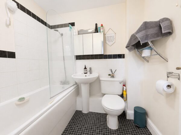 2 Bed Apartment, Gallows Lane, High Wycombe, HP12 4BP