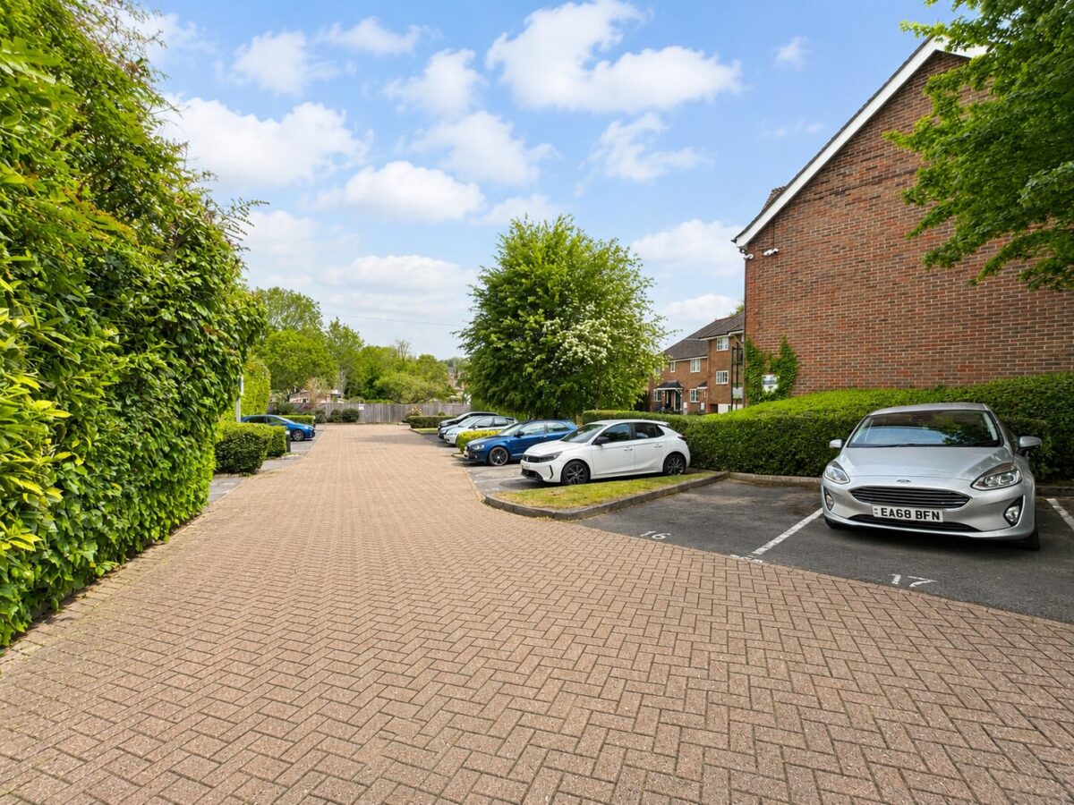2 Bed Apartment, Gallows Lane, High Wycombe, HP12 4BP