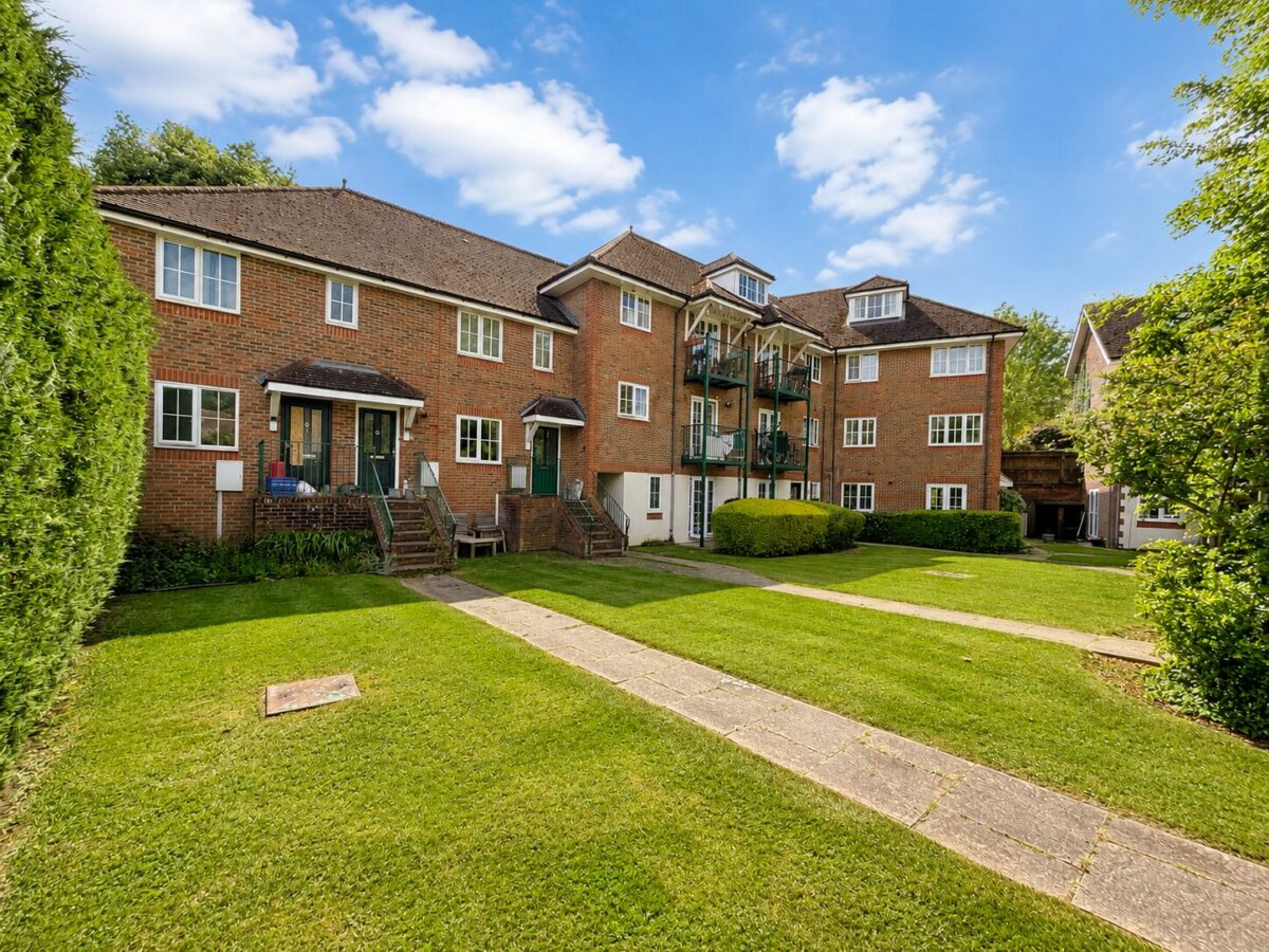 2 Bed Apartment, Gallows Lane, High Wycombe, HP12 4BP