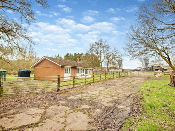Agricultural Farm House & Land, Worminghall, Aylesbury, HP18 9UP