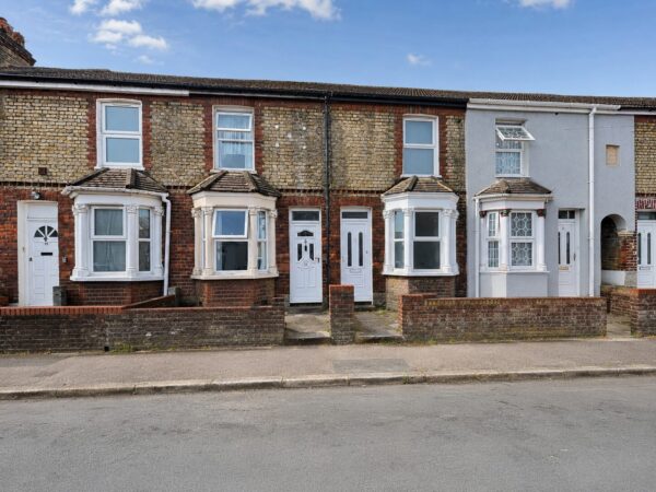 3 Bed Terraced, Upper Green Street, High Wycombe, HP11 2RB