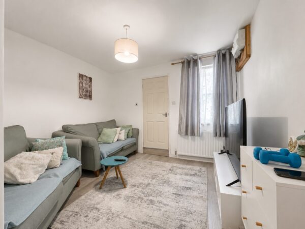 3 Bed Terraced, Upper Green Street, High Wycombe, HP11 2RB