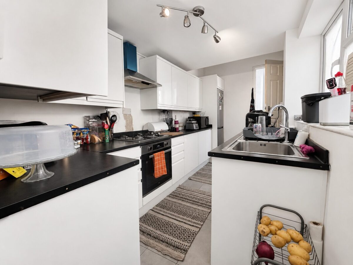3 Bed Terraced, Upper Green Street, High Wycombe, HP11 2RB