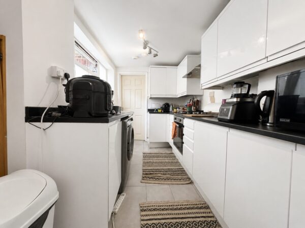 3 Bed Terraced, Upper Green Street, High Wycombe, HP11 2RB