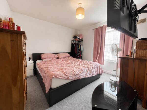 3 Bed Terraced, Upper Green Street, High Wycombe, HP11 2RB