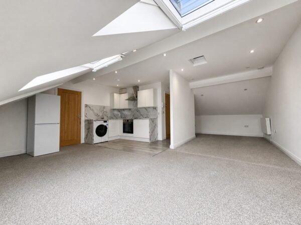 Studio Flat, Gordon Road, High Wycombe, Buckinghamshire, HP13 6EP