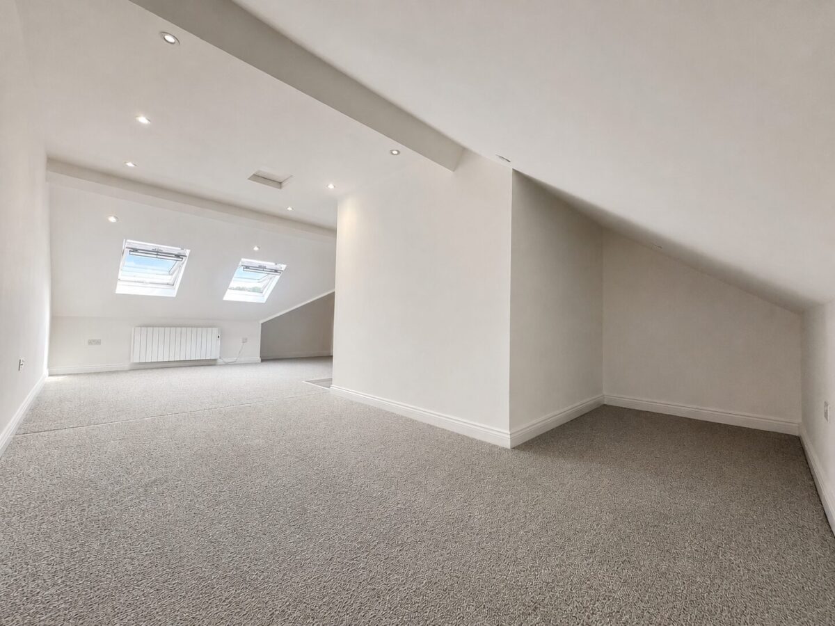 Studio Flat, Gordon Road, High Wycombe, Buckinghamshire, HP13 6EP