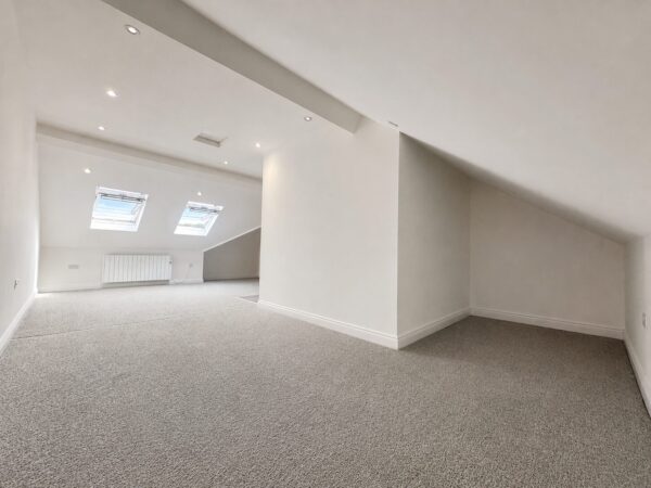Studio Flat, Gordon Road, High Wycombe, Buckinghamshire, HP13 6EP