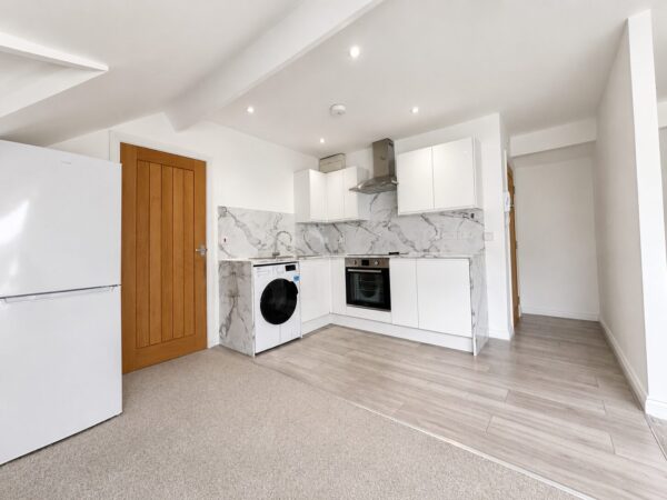 Studio Flat, Gordon Road, High Wycombe, Buckinghamshire, HP13 6EP