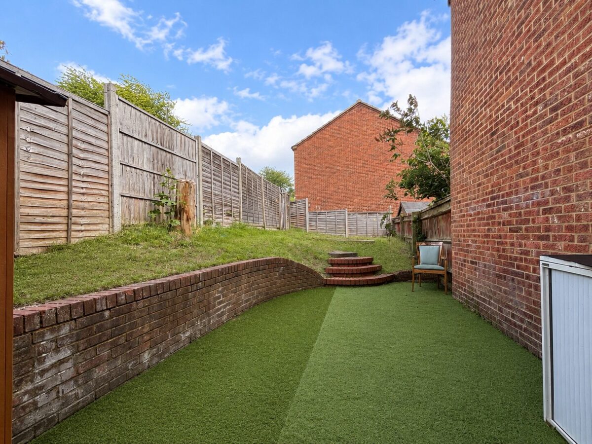 3 Bed Terraced, Brecon Way, High Wycombe, HP13 5NN