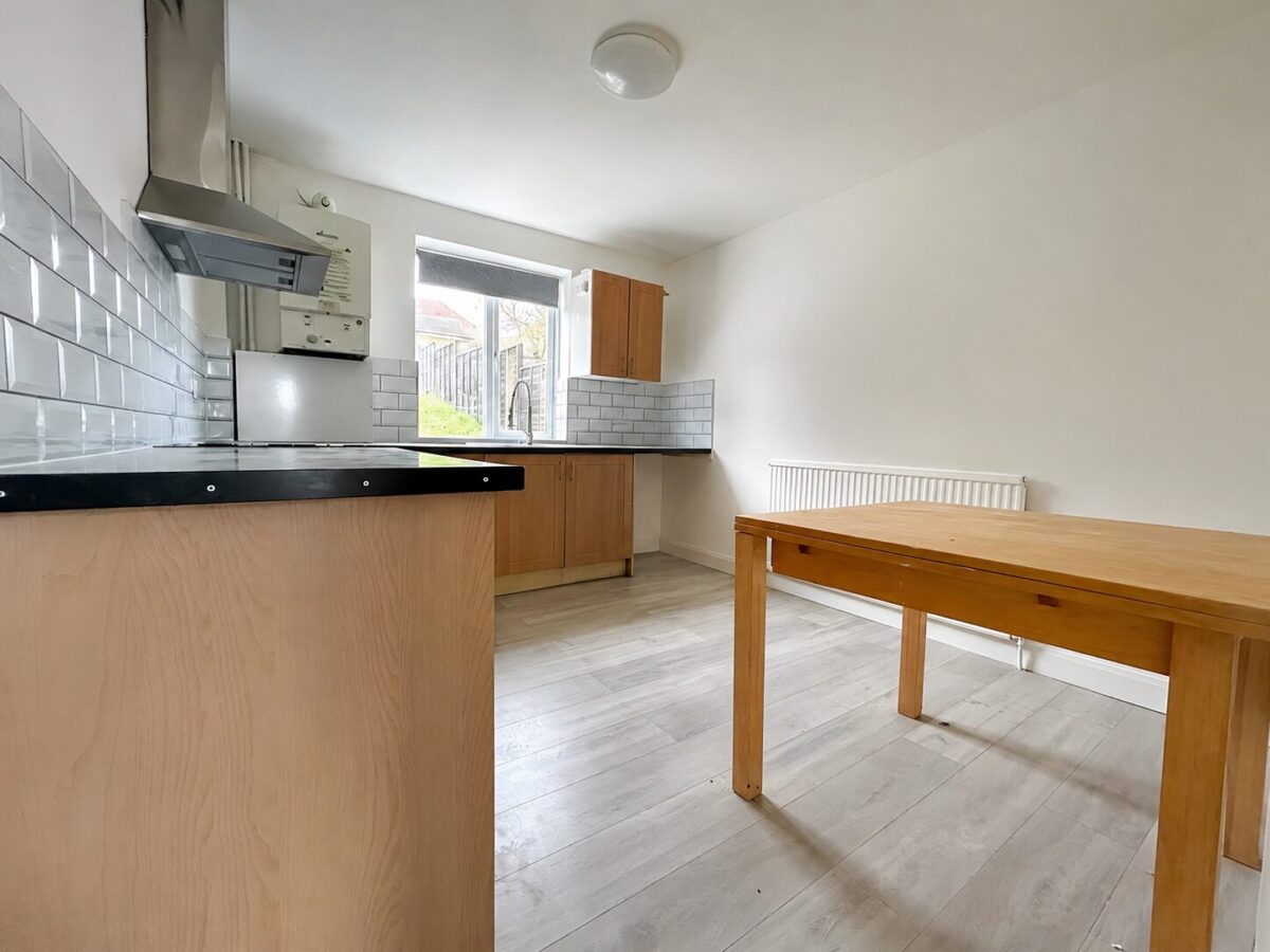 Studio Flat, Booker Lane, High Wycombe, HP12 3UP