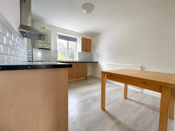 Studio Flat, Booker Lane, High Wycombe, HP12 3UP