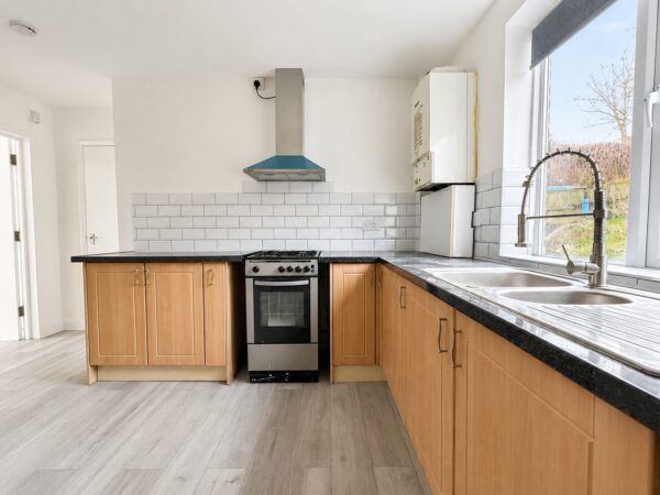 Studio Flat, Booker Lane, High Wycombe, HP12 3UP