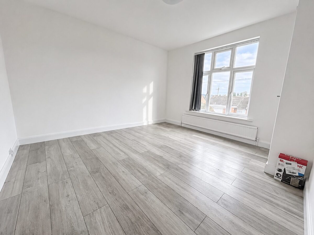 Studio Flat, Booker Lane, High Wycombe, HP12 3UP