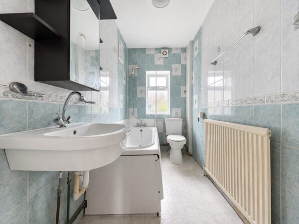 Studio Flat, Booker Lane, High Wycombe, HP12 3UP