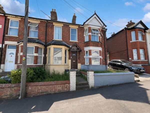 3 Bed Terraced, Dashwood Avenue, High Wycombe, HP12 3EB