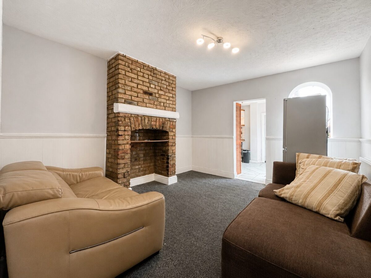 3 Bed Terraced, Dashwood Avenue, High Wycombe, HP12 3EB