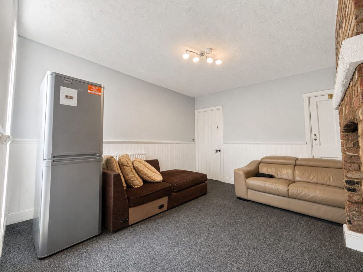 3 Bed Terraced, Dashwood Avenue, High Wycombe, HP12 3EB