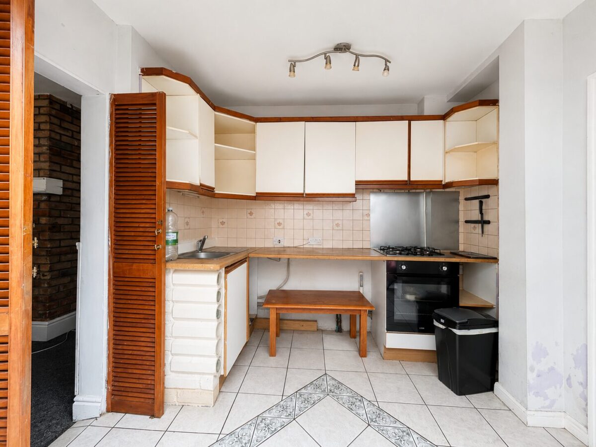 3 Bed Terraced, Dashwood Avenue, High Wycombe, HP12 3EB