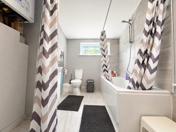 3 Bed Terraced, Dashwood Avenue, High Wycombe, HP12 3EB