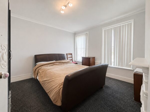 3 Bed Terraced, Dashwood Avenue, High Wycombe, HP12 3EB