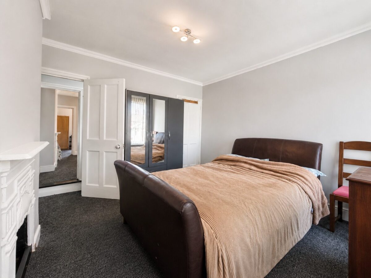 3 Bed Terraced, Dashwood Avenue, High Wycombe, HP12 3EB
